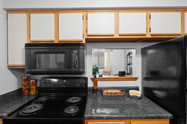 bv-lp-kitchen kitchen with electric stove and microwave