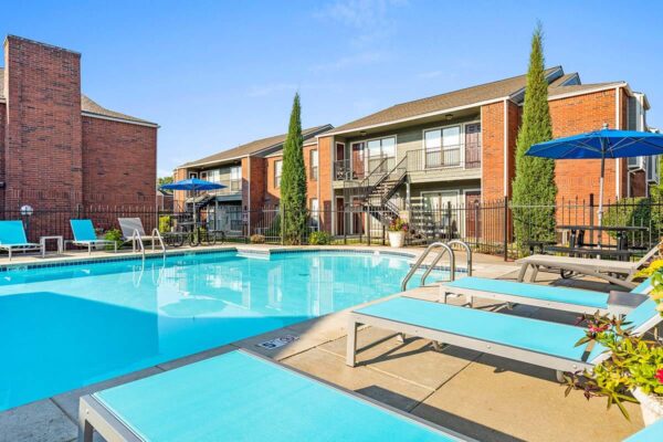 cc-lp-pool Pool and sundeck area