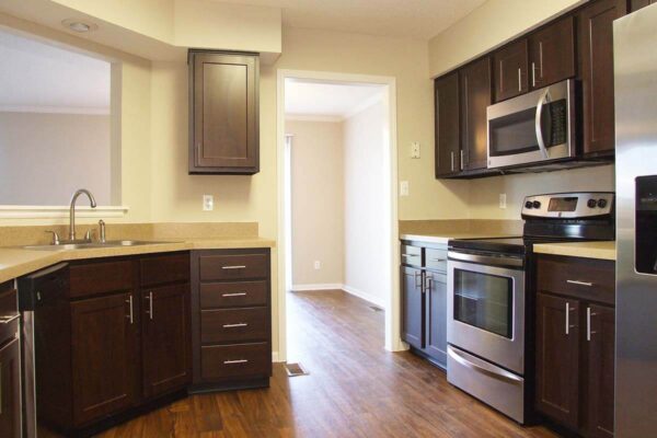 mp-lp-kitchen large spacious kitchen with microwave